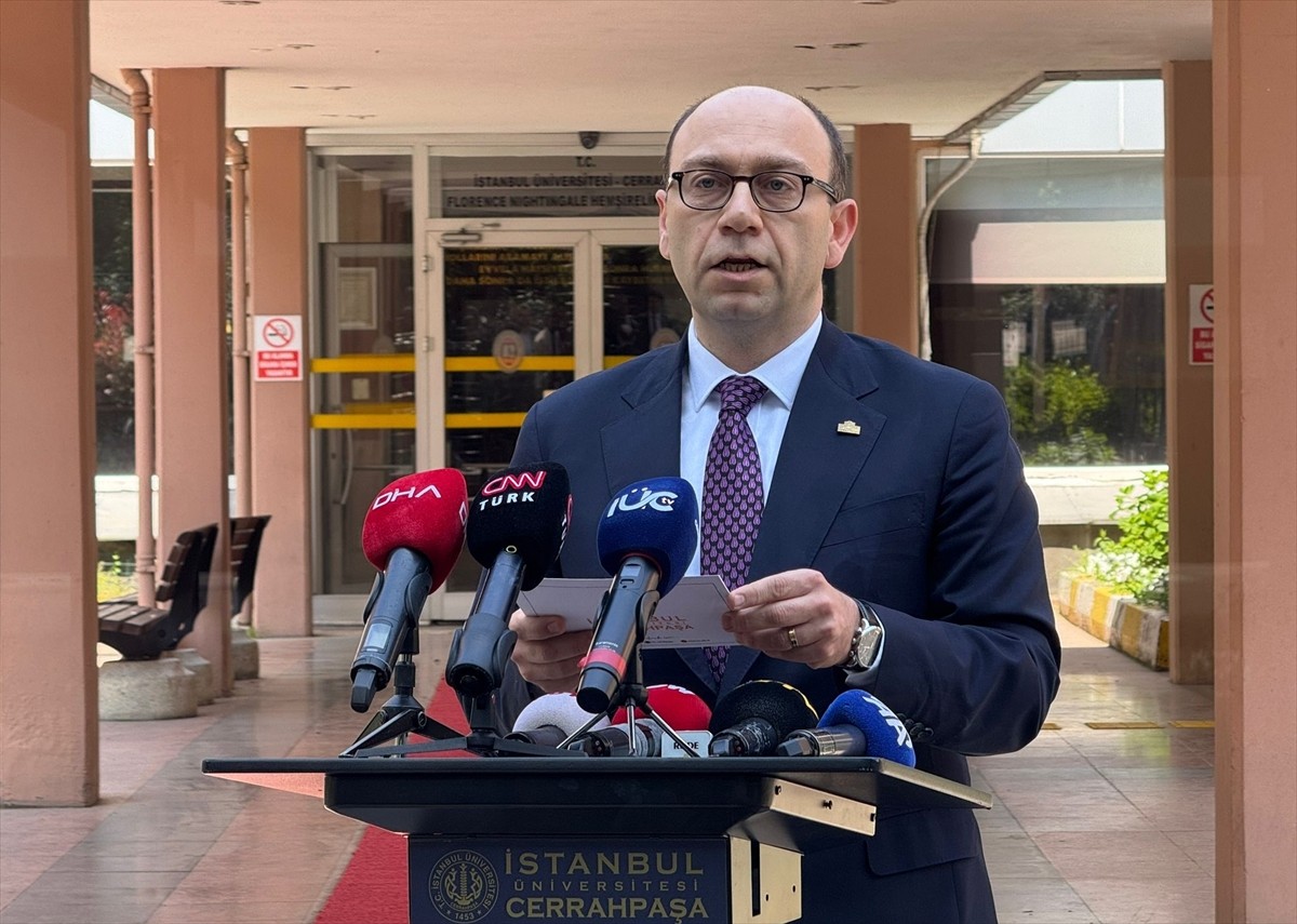 İstanbul Üniversitesi-Cerrahpaşa (İÜC) Rektörü Prof. Dr. Nuri Aydın, Marmara Denizi Silivri...