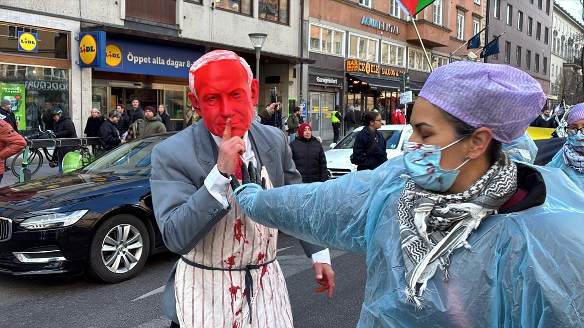 İsveç'in başkenti Stockholm'de, ABD Başkanı Donald Trump'ın Filistinlilerin Gazze'den zorla...