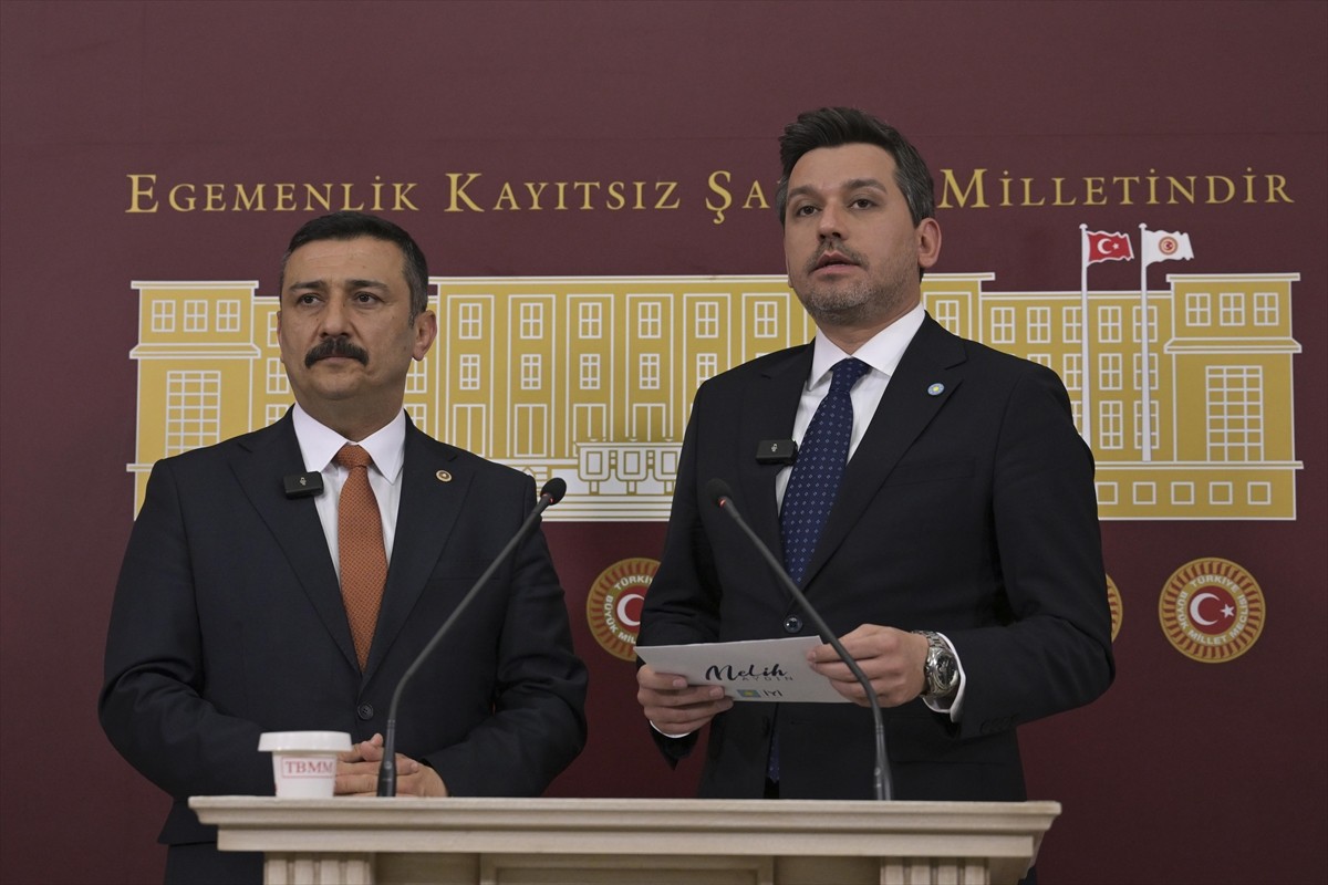 İYİ Parti Bursa Milletvekili Yüksel Selçuk Türkoğlu (solda), TBMM'de basın toplantısı...