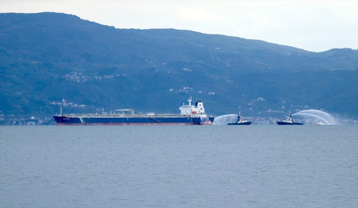 İzmit Körfezi'nde, ham petrol tankerinin makine dairesinde yangın çıkan yangın kontrol altına...