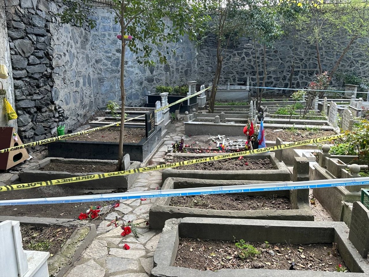 Kadıköy'de bıçaklı saldırı sonucu hayatını kaybeden 15 yaşındaki Mattia Ahmet Minguzzi'nin...