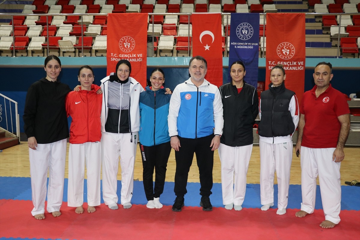 Kadın ve Erkek Karate Milli Takımları, Ermenistan'da düzenlenecek Avrupa Şampiyonası öncesi...