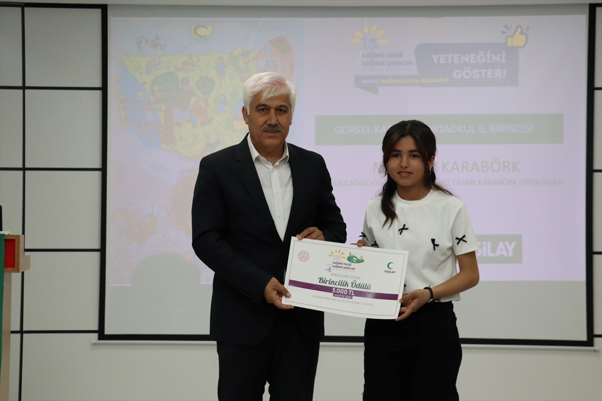 Kahramanmaraş'ta Yeşilay Şubesi ile İl Milli Eğitim Müdürlüğünce düzenlenen "Sağlıklı Nesil...