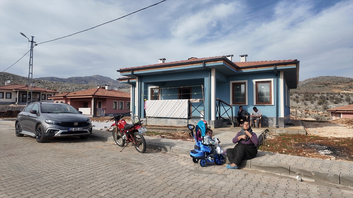 Kahramanmaraş merkezli 6 Şubat 2023'teki depremlerden hasar alan Adıyaman'da afetzedeler yeni...