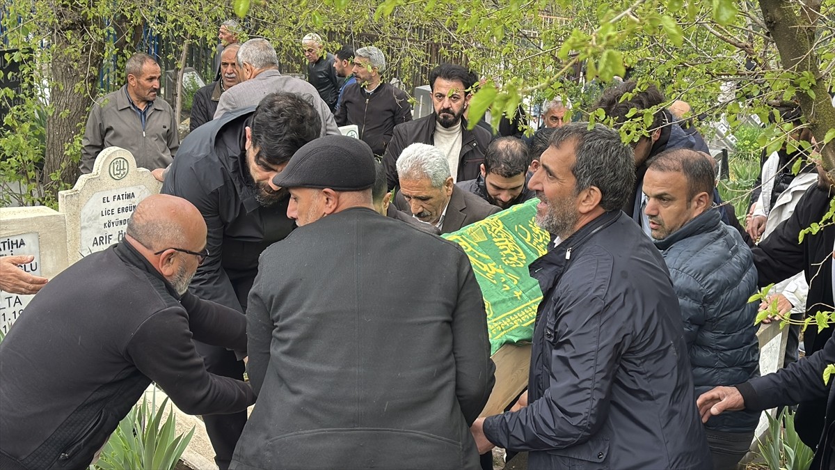 Karabük'teki trafik kazasında hayatını kaybeden aynı aileden 4 kişi, Diyarbakır'da son...