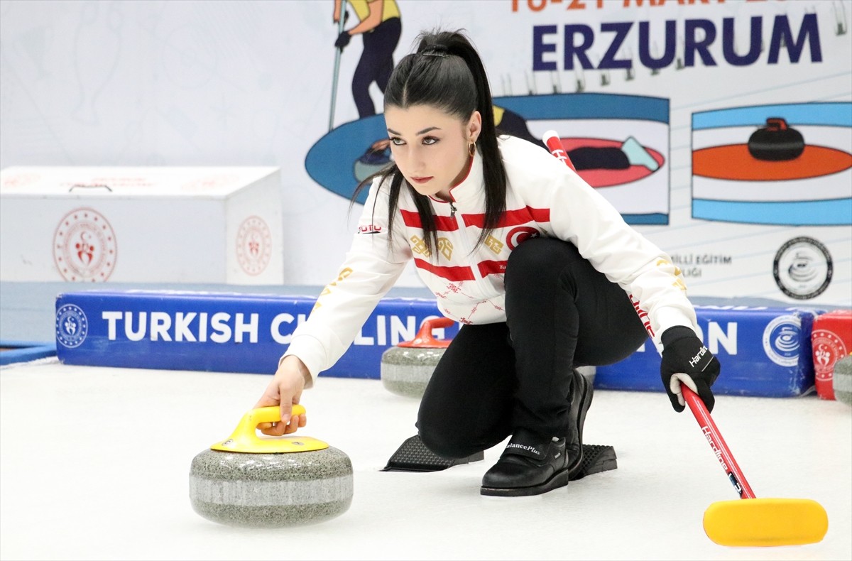 Karışık Çiftler 21 Yaş Altı Curling Milli Takımı, ilk kez düzenlenecek dünya şampiyonasına...