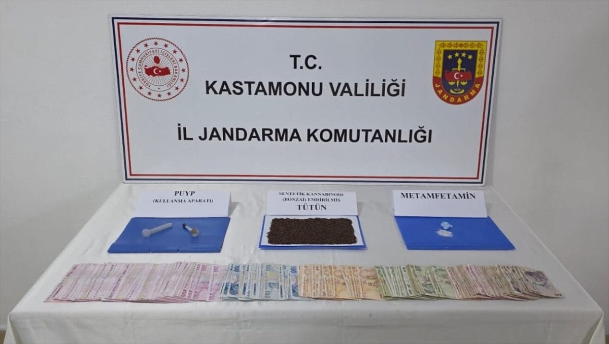 Kastamonu'nun Taşköprü ilçesinde uyuşturucu maddeyle yakalanan 2 şüpheliden 1'i tutuklandı. Araçta...
