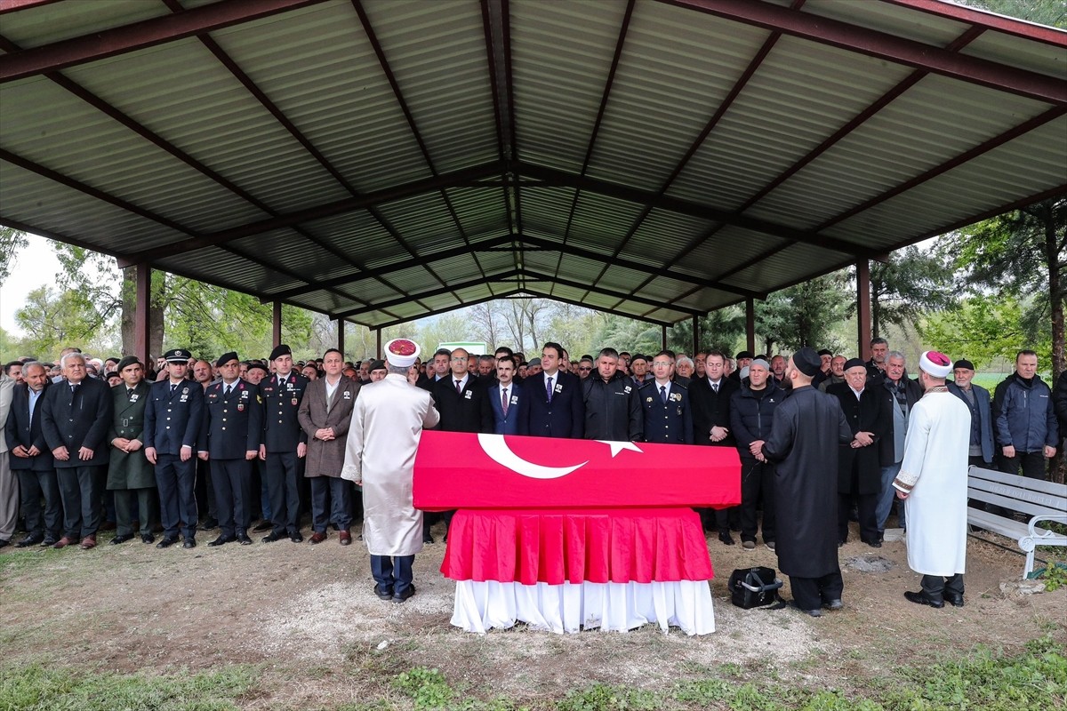 Kıbrıs gazisi Mazlum Göçmez'in cenazesi Tokat'ın Turhal ilçesinde toprağa verildi.