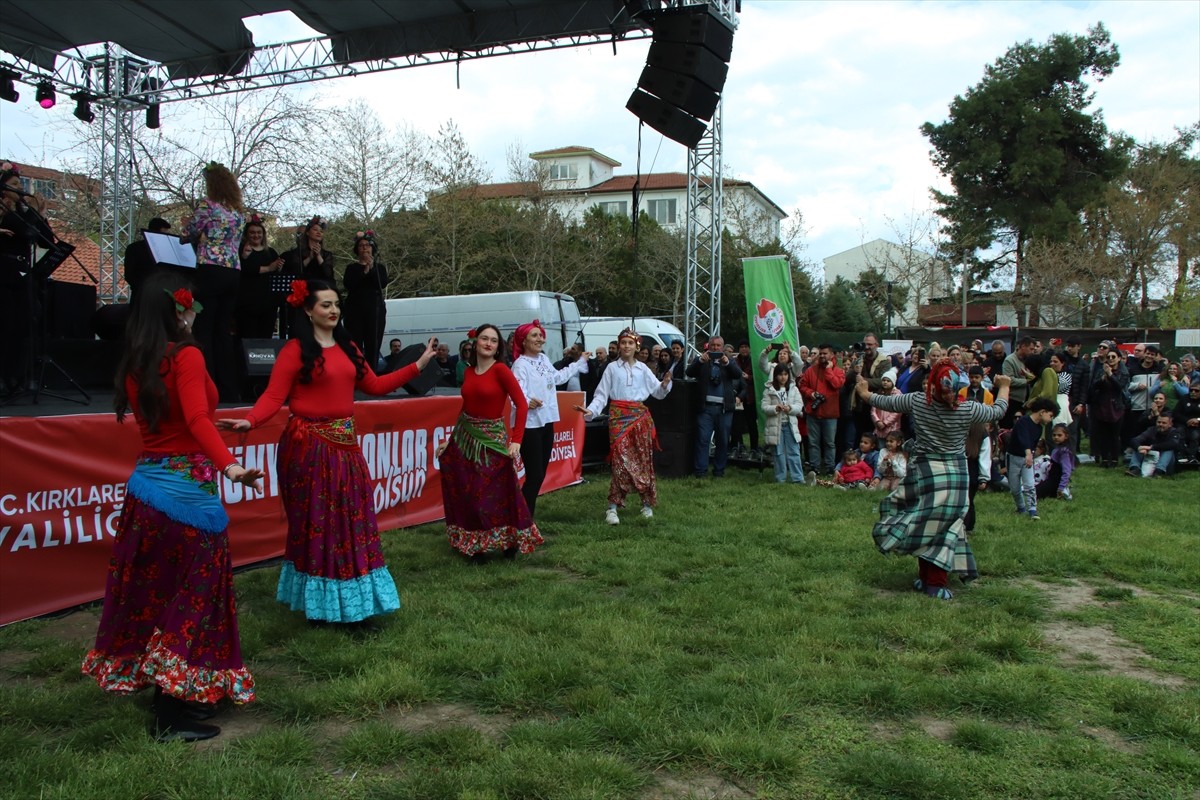 Kırklareli Valiliği ve Belediyesince, Dünya Romanlar Günü kapsamında düzenlenen spor ve konser...