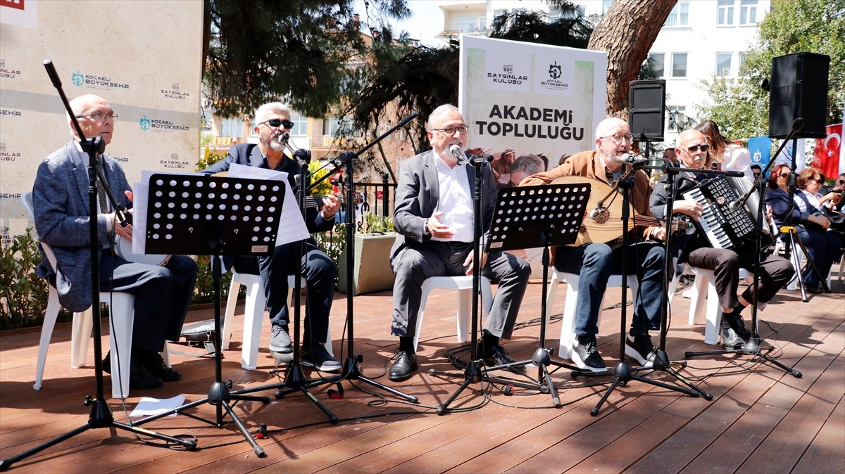 Kocaeli Büyükşehir Belediyesince 65 yaş ve üzeri vatandaşların sosyal hayata aktif katılımını...