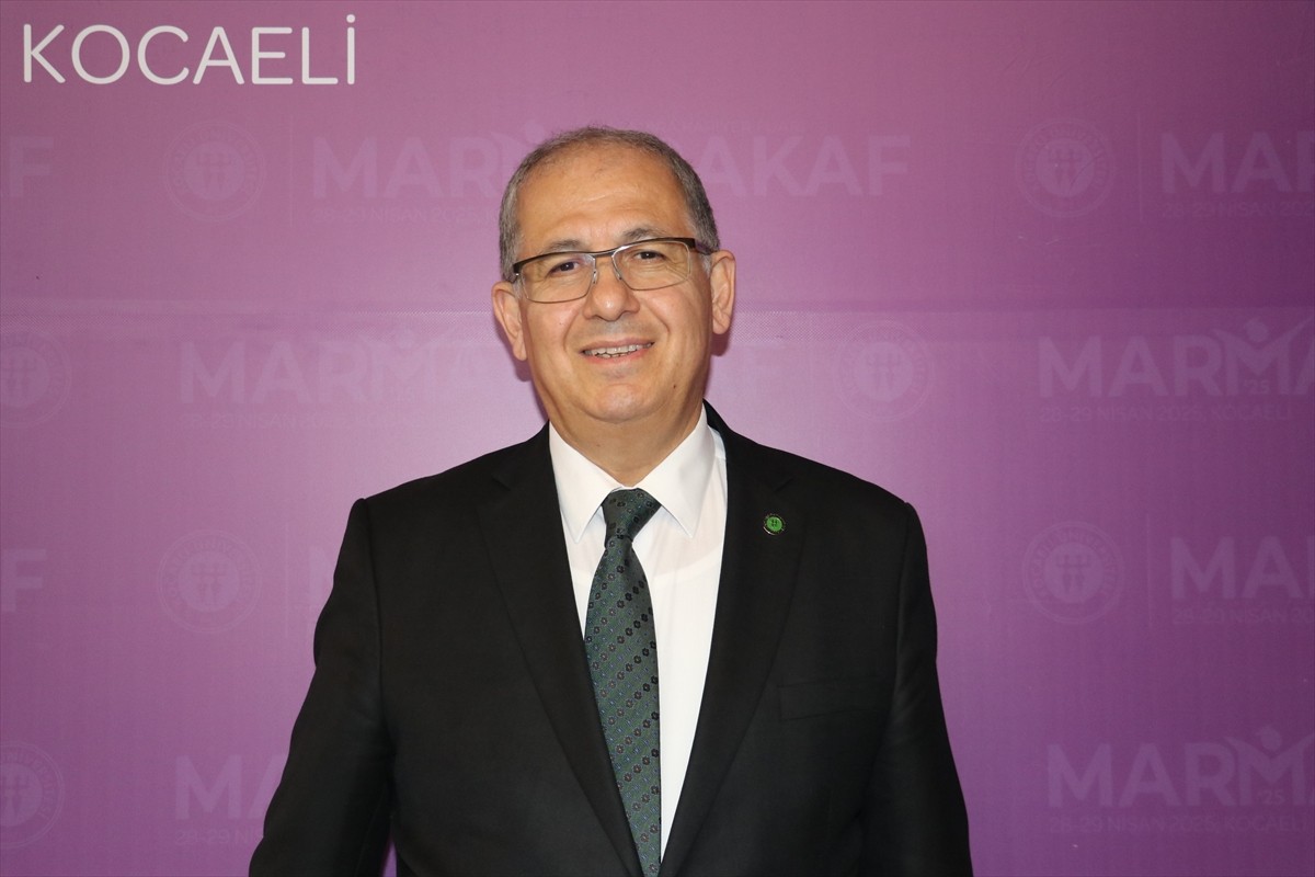 Kocaeli Üniversitesi (KOÜ) ev sahipliğinde düzenlenen Marmara Kariyer Fuarı (MARMARAKAF) sona...