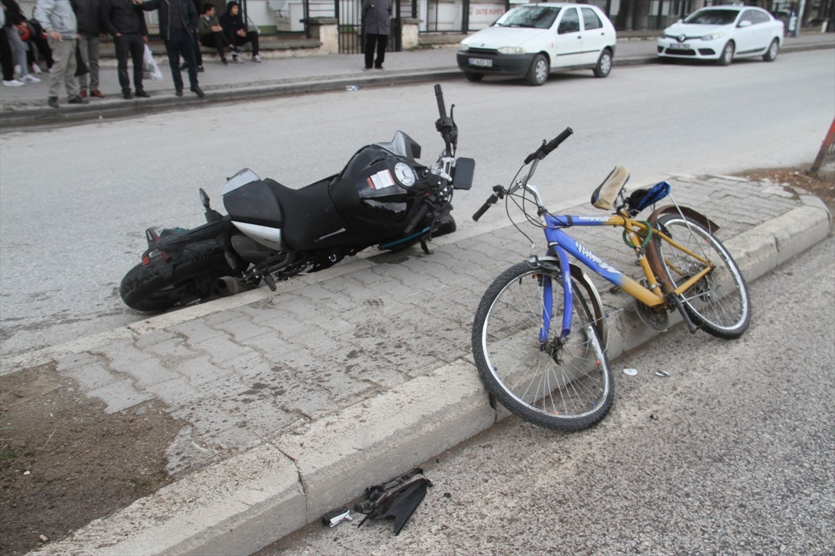 Konya'nın Beyşehir ilçesinde motosikletle çarpışan bisikletli hayatını kaybetti.