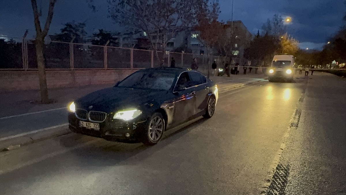 Konya’nın Meram ilçesinde yolun karşısına geçmek isterken otomobilin çarptığı kadın...