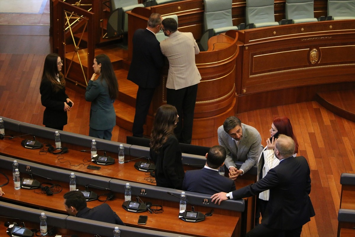 Kosova'da 9 Şubat'taki genel seçimin ardından meclis başkanını seçmek için yapılan üçüncü tur...