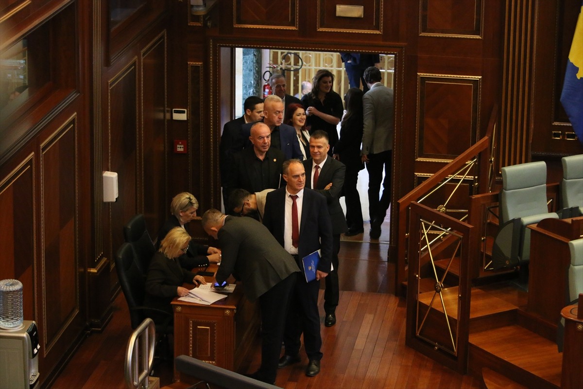 Kosova'da 9 Şubat'taki genel seçimin ardından meclis başkanını seçmek için yapılan üçüncü tur...