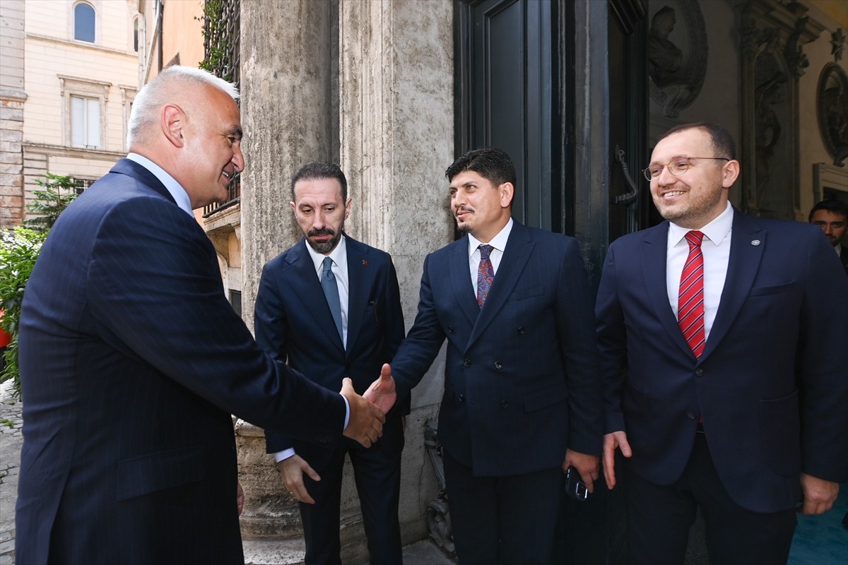 Kültür ve Turizm Bakanı Mehmet Nuri Ersoy, İtalya'nın başkenti Roma'da, Yunus Emre Enstitüsü (YEE)...