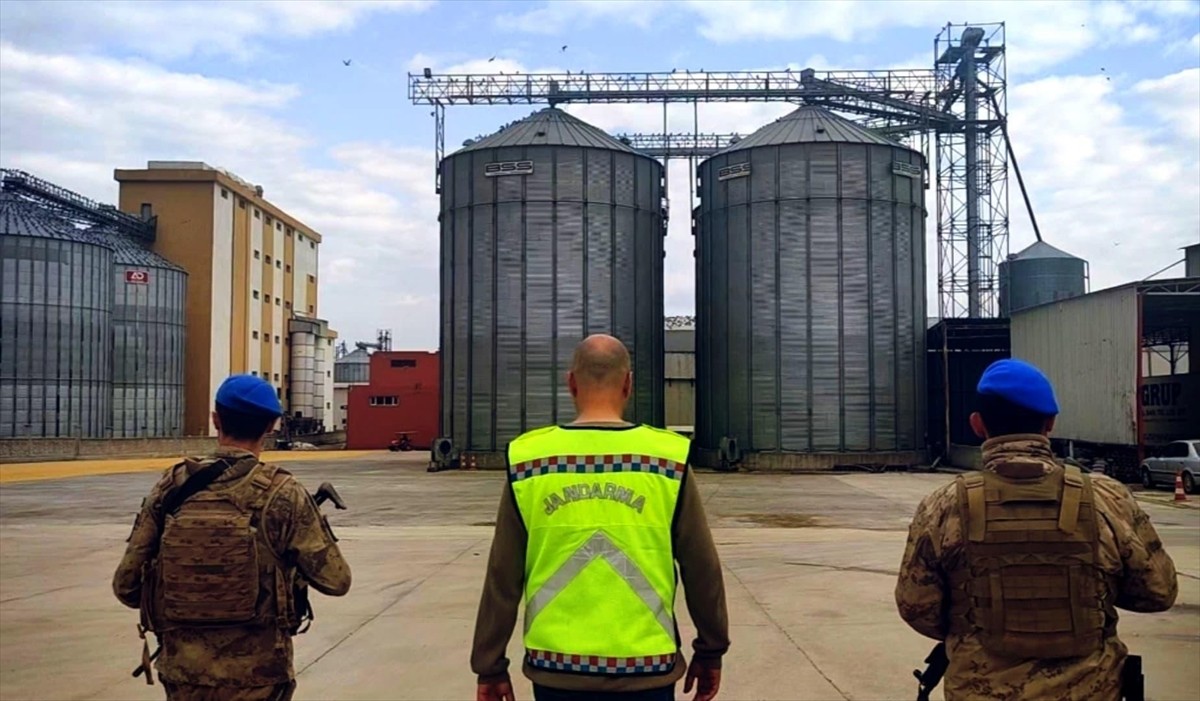Mardin'de nitelikli zimmet iddiasıyla gözaltına alınan 18 şüpheliden 9'u tutuklandı.  Soruşturma...