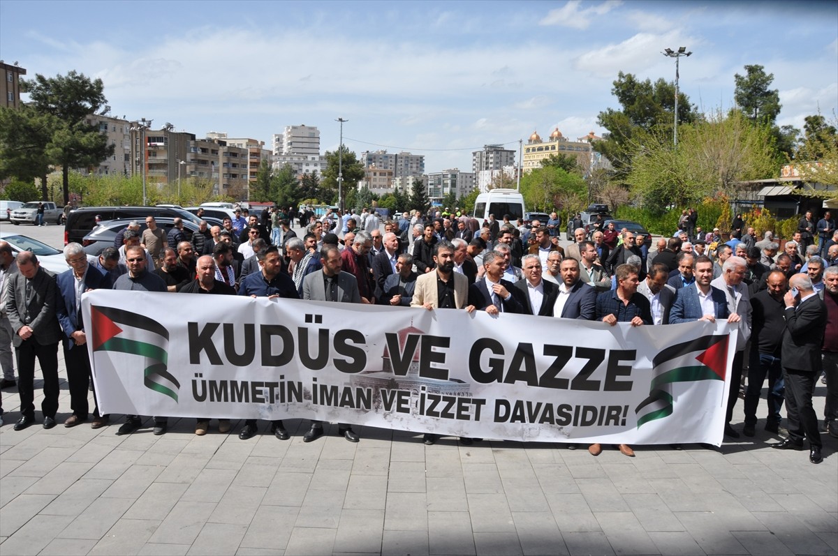 Mardin Sivil Toplum Kuruluşları Platformu öncülüğünde merkez Artuklu ilçesi Şakir Nuhoğlu Camisi...