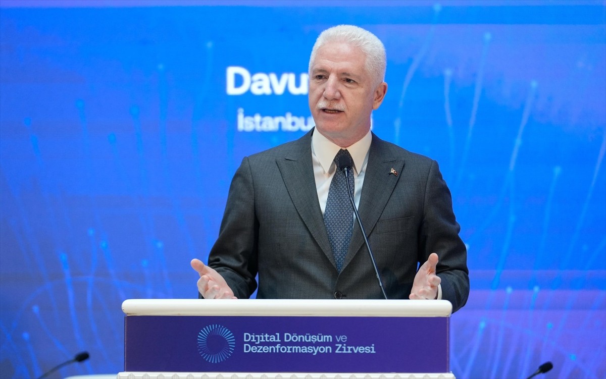 Marmara Siyasal Derneğinin, Marmara Üniversitesi'nde düzenlediği "Dijital Dönüşüm ve...