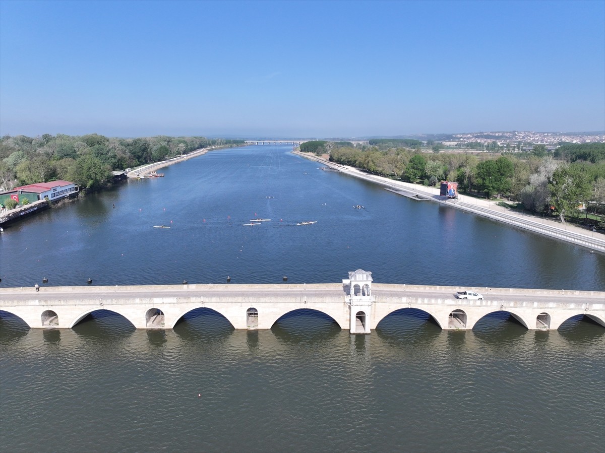 Meriç Nehri Parkuru'nda düzenlenecek Uluslararası Meriç Kürek Yarışları'nda madalya mücadelesi...