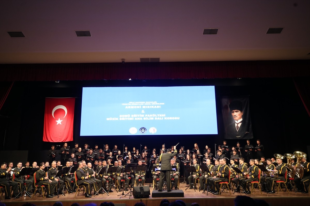 Milli Savunma Bakanlığı Armoni Mızıkası Komutanlığı ile Çanakkale Onsekiz Mart Üniversitesi (ÇOMÜ)...