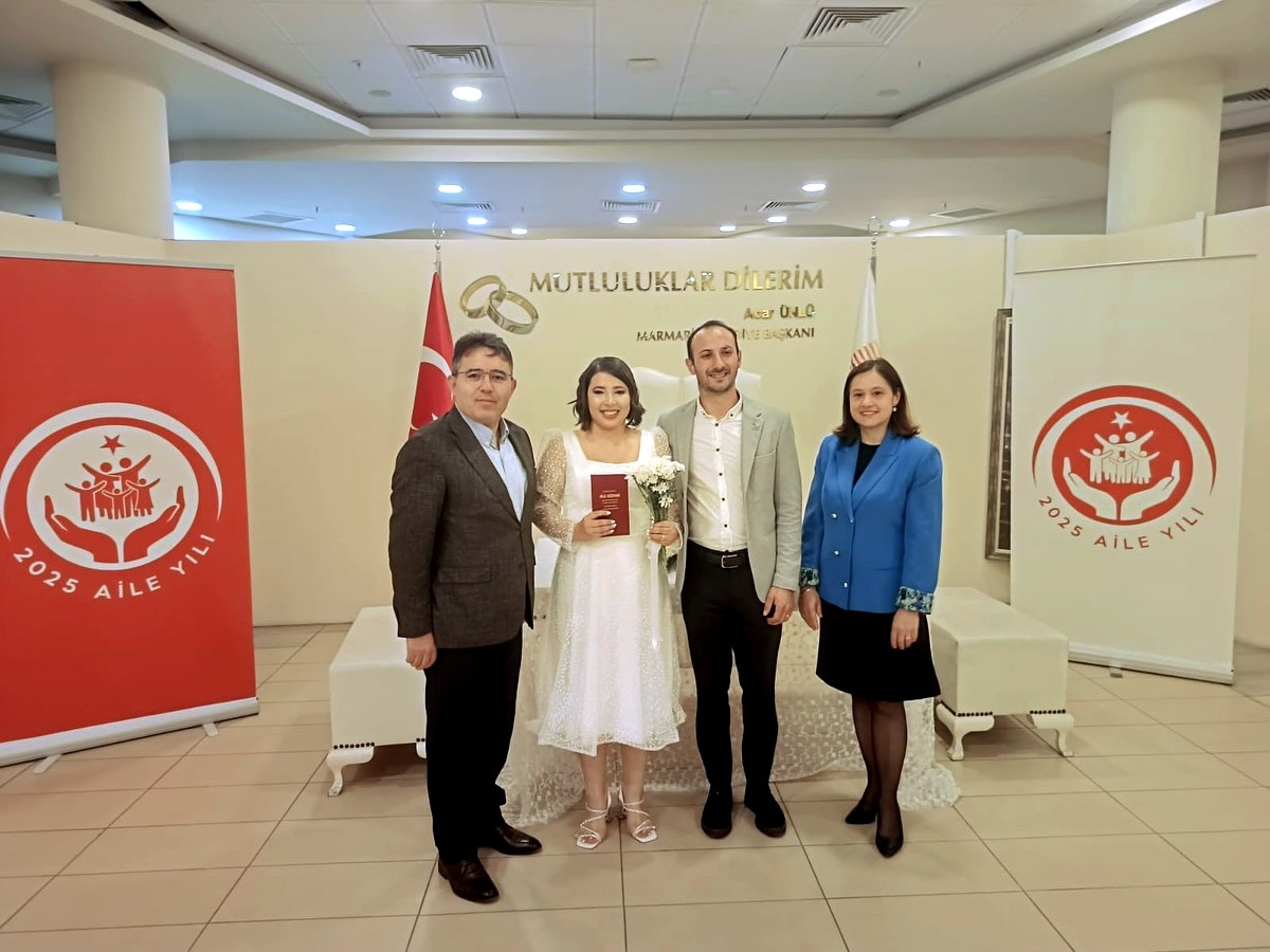 Muğla'nın Marmaris ilçesinde, 2025 Aile Yılı kapsamında "Evlenecek Gençlerin Desteklenmesi...