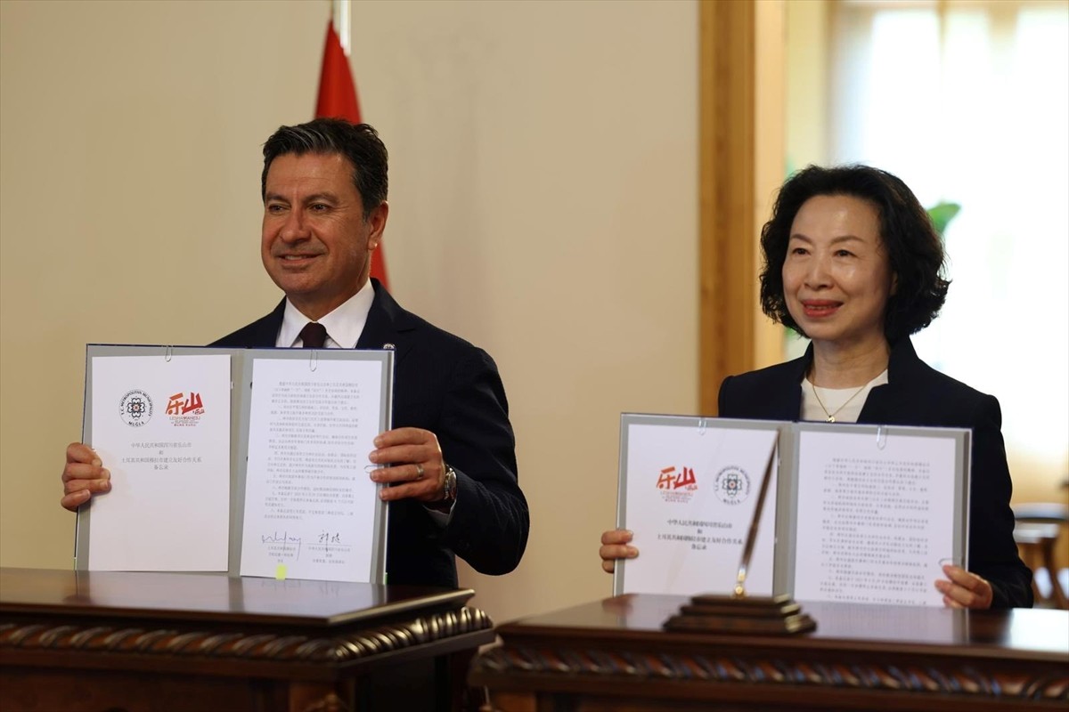 Muğla ile Çin'in Leshan kenti arasında kardeş şehir protokolü imzalandı. Muğla Büyükşehir...