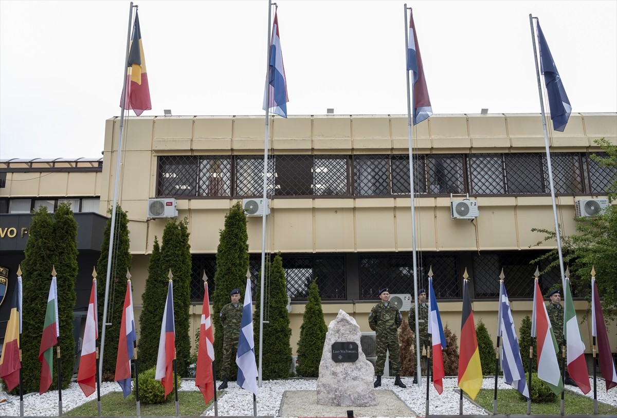 NATO'nun Kosova'daki Barış Gücü (KFOR), Belçika, Lüksemburg ve Hollanda'nın Kosova'ya asker...