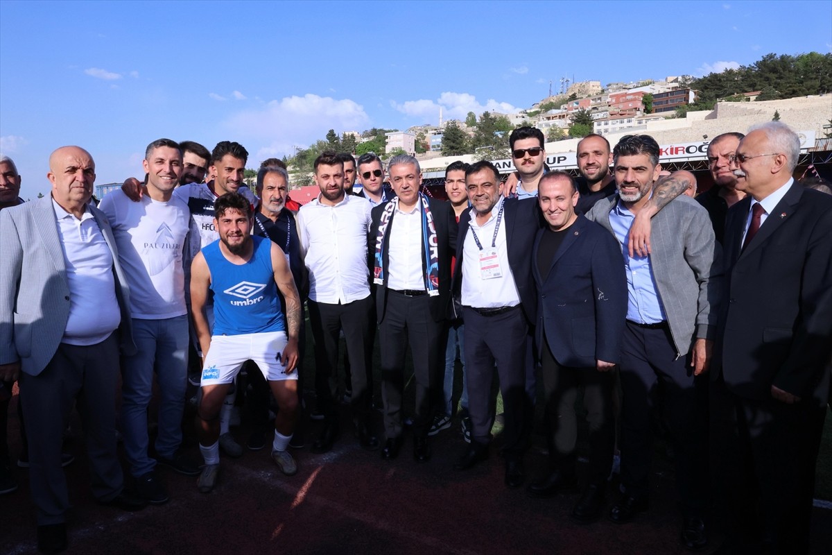 Nesine 3. Lig 4. Grup'ta şampiyon olan Mardin 1969 Spor'un taraftarları, takımlarının başarısını...