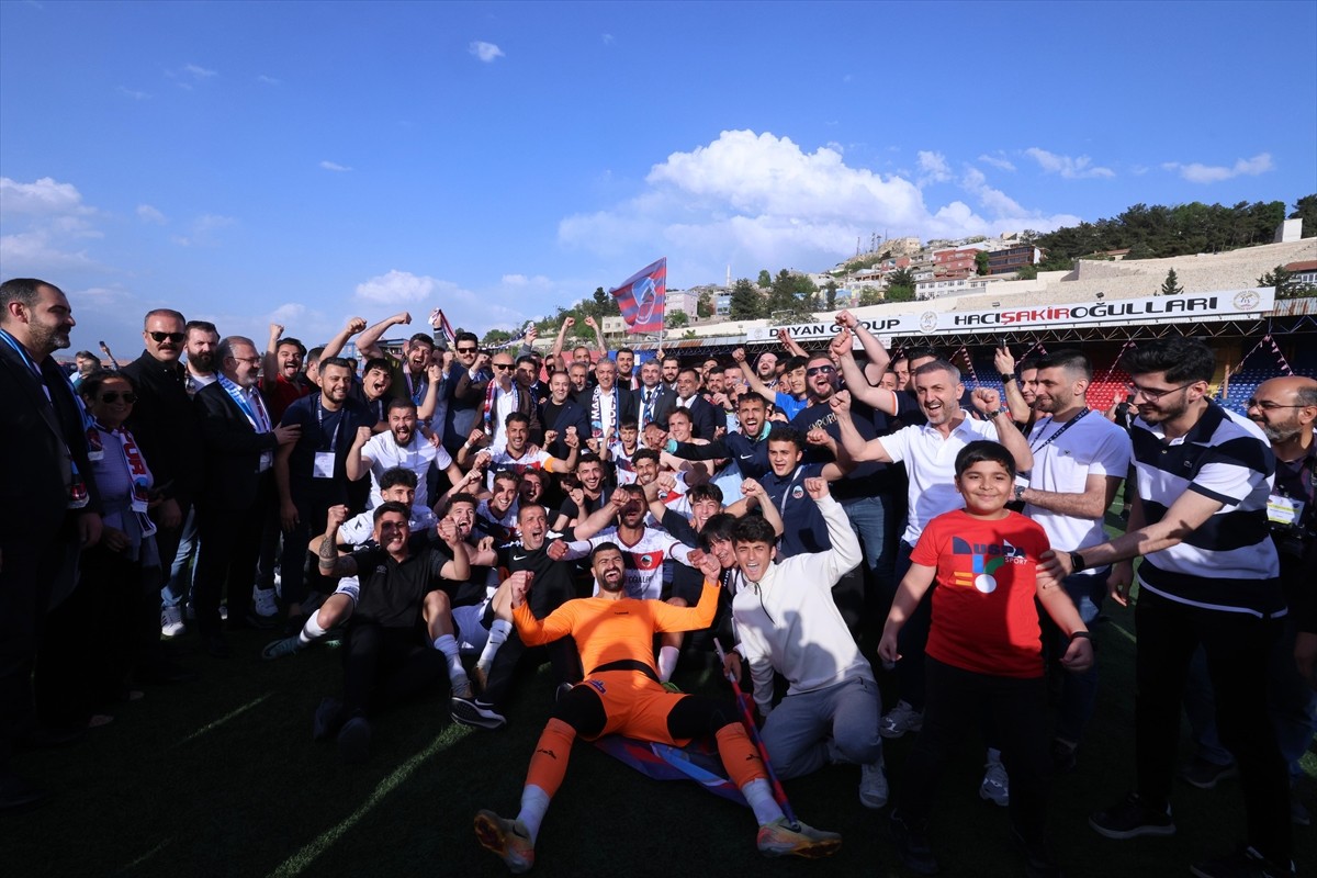 Nesine 3. Lig 4. Grup'ta şampiyon olan Mardin 1969 Spor'un taraftarları, takımlarının başarısını...