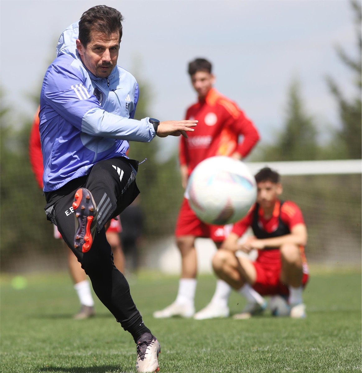 Onvo Antalyaspor, Trendyol Süper Lig'in 30. haftasında Reeder Samsunspor ile sahasında yapacağı...