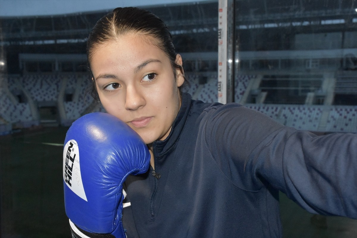 Ordu'da üç sene önce boksa başlayan Sahranur Turap, Avrupa ve dünya şampiyonalarında başarılı...