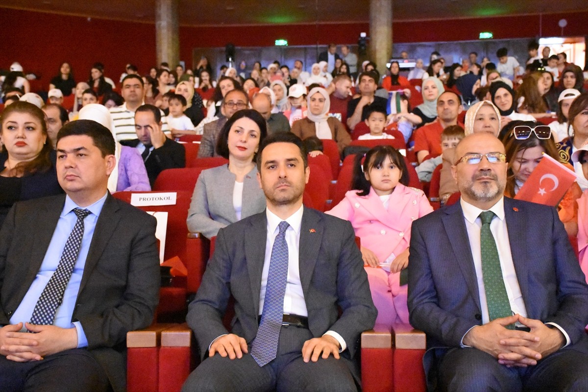 Özbekistan'da, 23 Nisan Ulusal Egemenlik ve Çocuk Bayramı, ülkede yaşayan farklı halklardan...