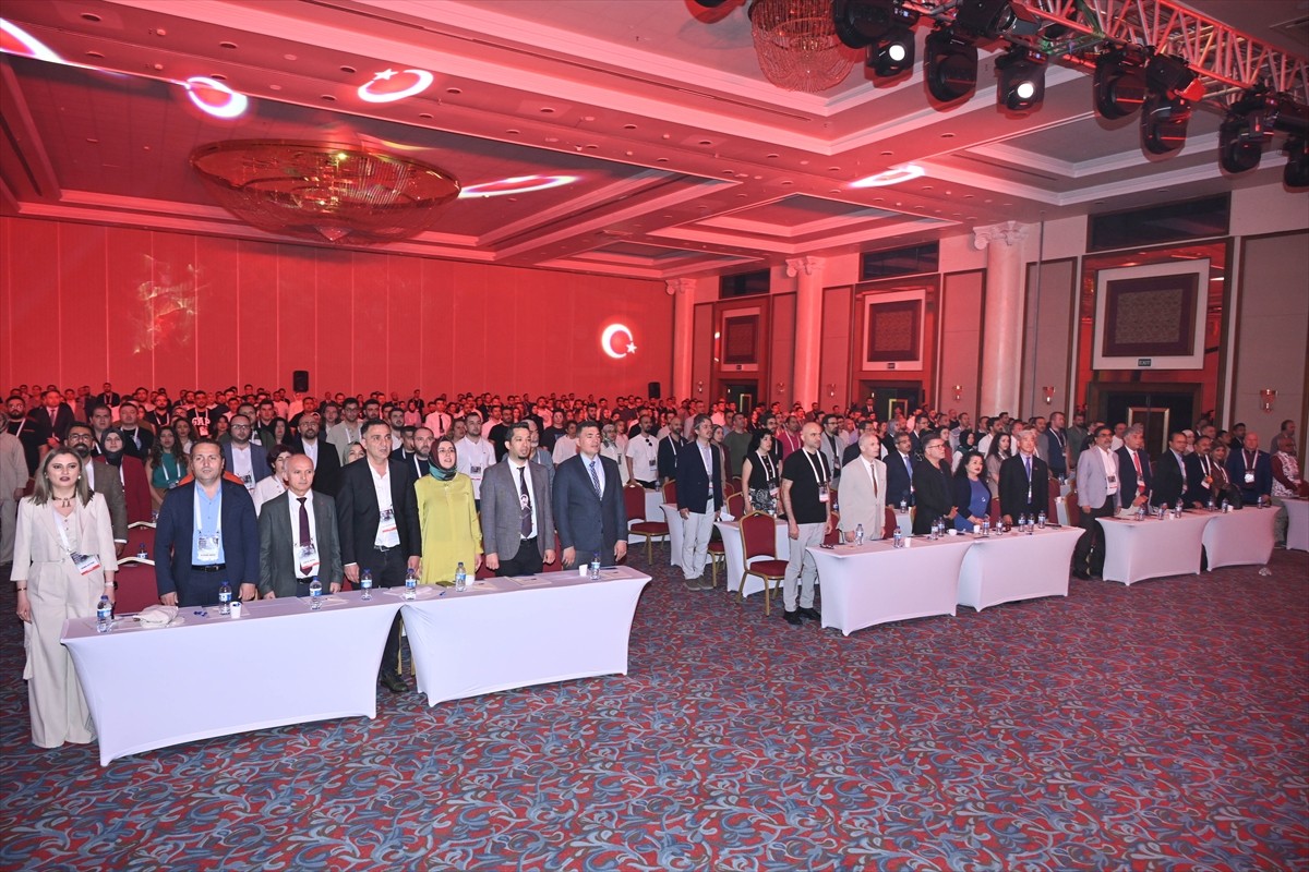 "21. Ulusal Acil Tıp Kongresi", "12. Kıtalararası Acil Tıp Kongresi" ve "12. Uluslararası Kritik...