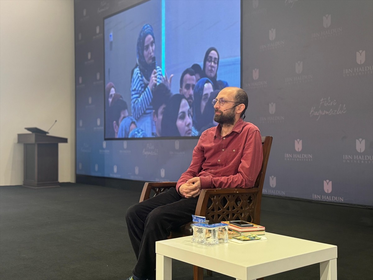 "Dilsiz", "Miraciyye Saklı Miras" ve "Maşuk'un Nefesi" filmlerine imza atan yönetmen, senarist ve...