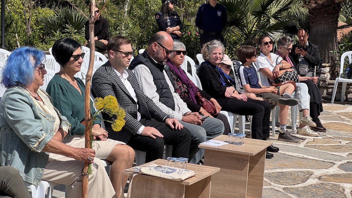 "Halikarnas Balıkçısı" mahlaslı gazeteci, yazar, şair, ressam Cevat Şakir Kabaağaçlı, doğum günü...