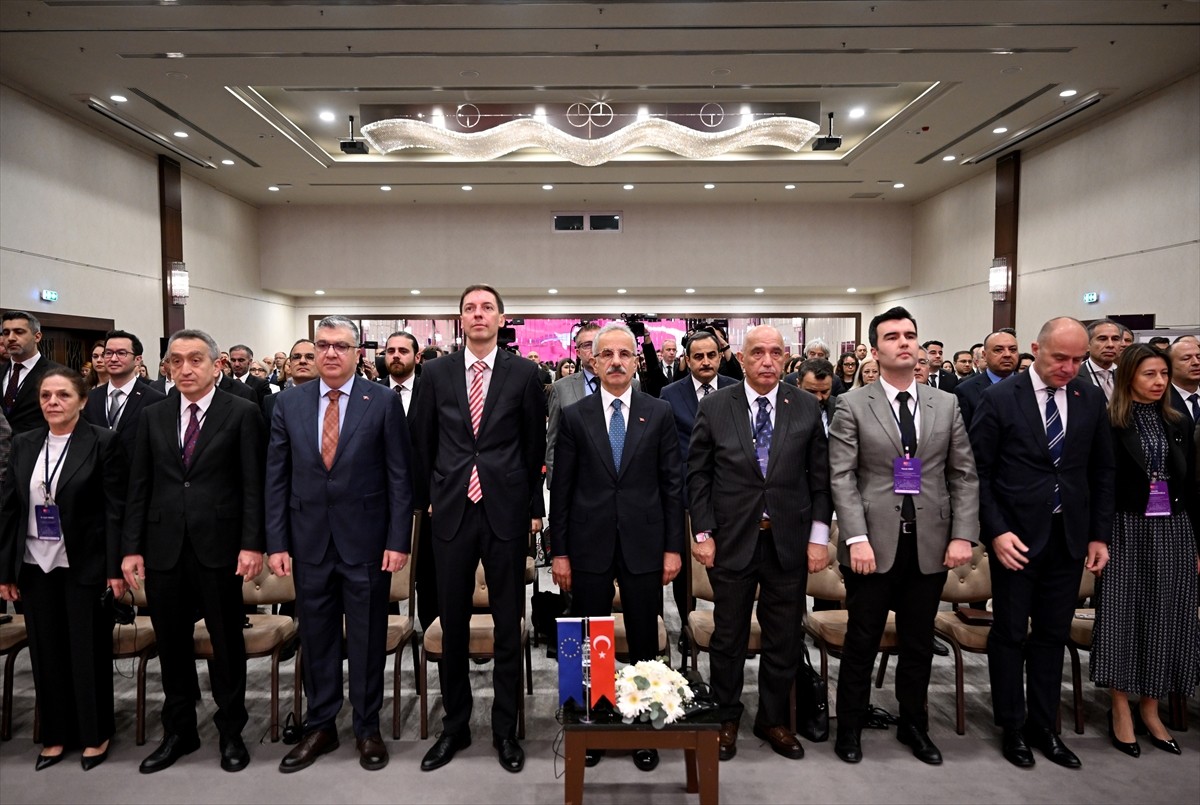 "Türkiye'nin Ulaşımda Net Sıfır Emisyon Yol Haritası Projesi" için Ankara'da bir otelde tanıtım...