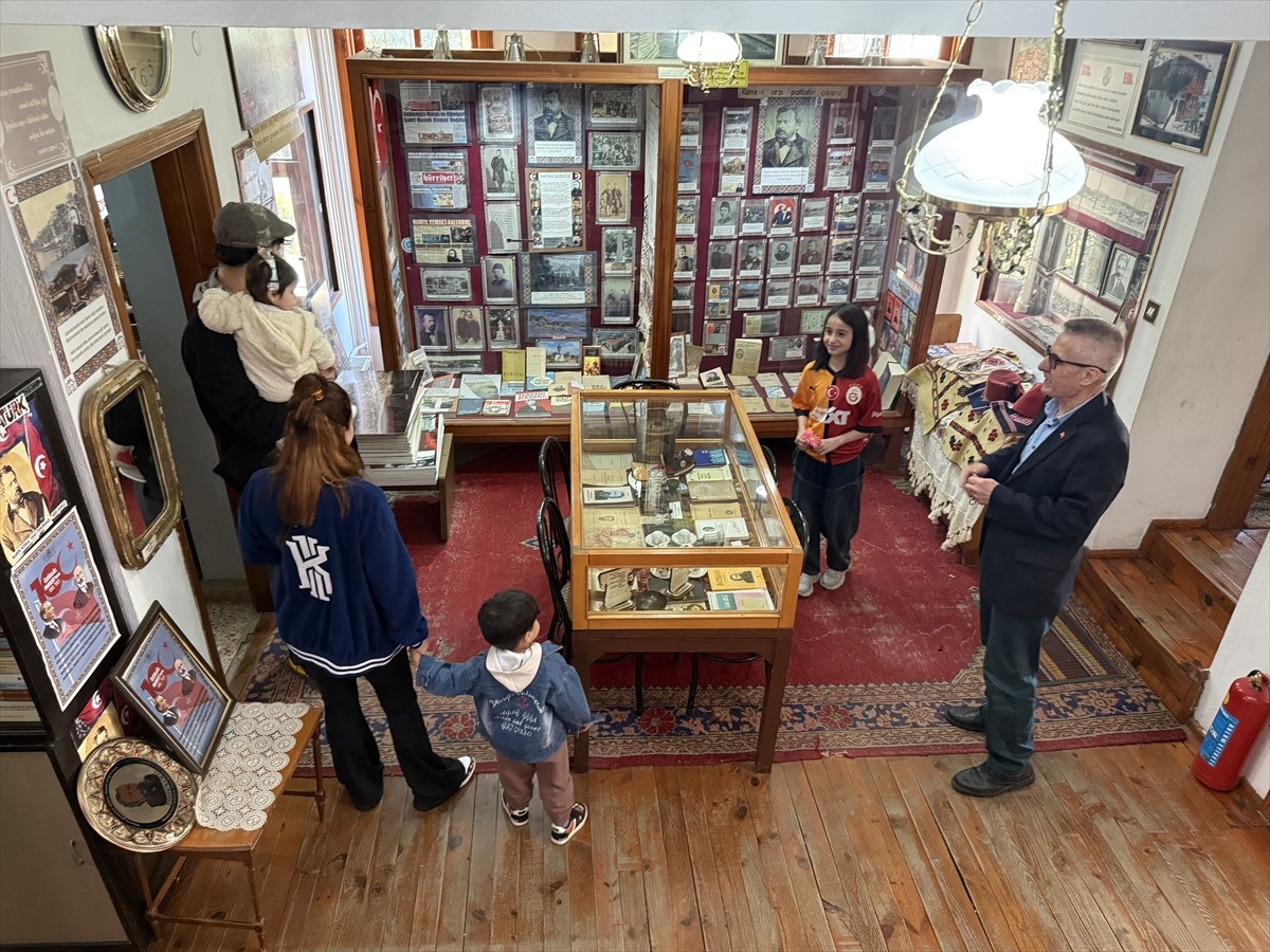 Ramazan Bayramı tatilinde Tekirdağ'a gelen yerli ve yabancı turistler, "Vatan şairi" Namık...