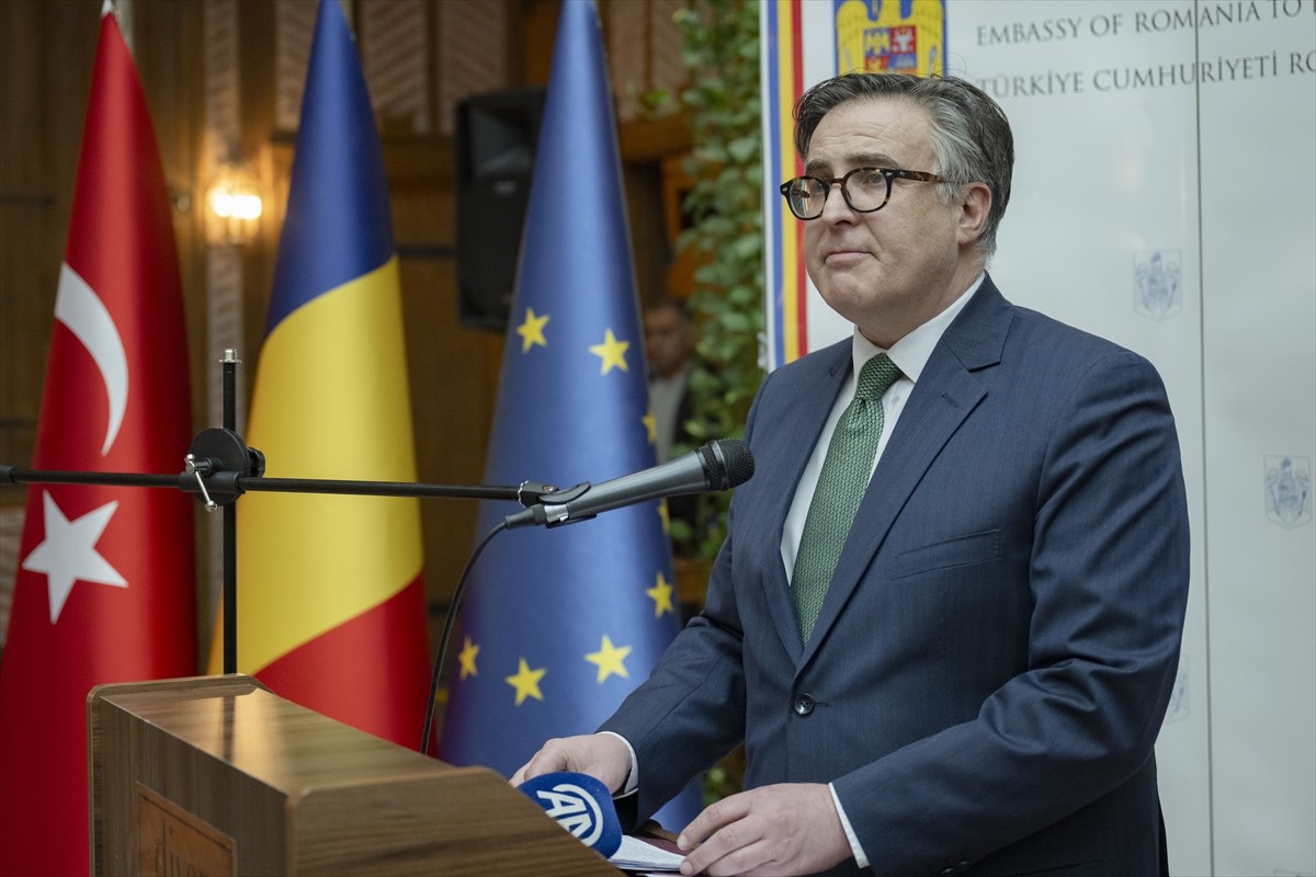 Romanya'nın Ankara Büyükelçiliği tarafından Ankara'daki bir otelde "Dünya Nasıl Nefes Alır" adlı...