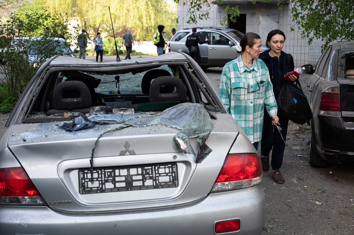 Rus ordusunca Ukrayna'nın başkenti Kiev'e füze ve insansız hava araçlarıyla (İHA) yapılan...