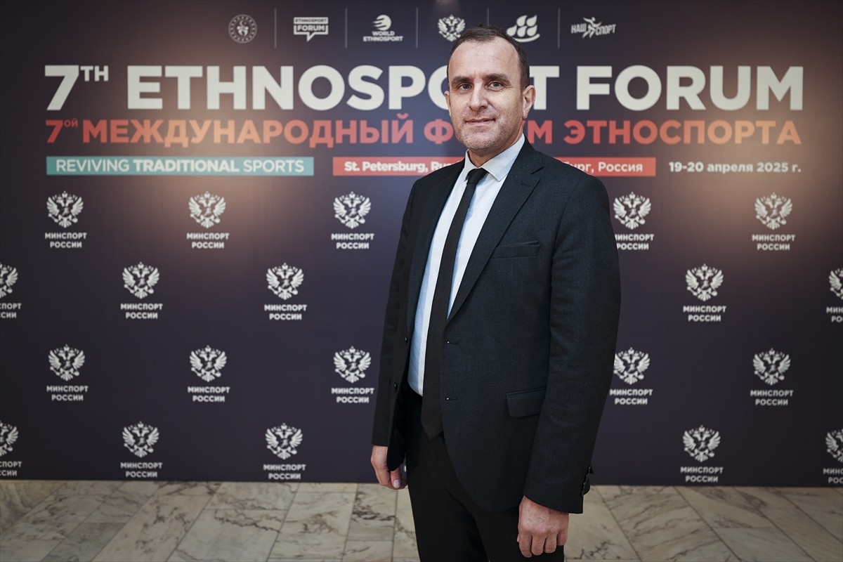 Rusya'nın St. Petersburg kentindeki 7. Etnospor Forumu'na katılan Türkiye Geleneksel Türk Okçuluk...