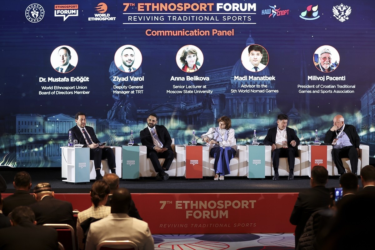 Rusya'nın St. Petersburg kentindeki 7. Etnospor Forumu'nda iletişim paneli düzenlendi. Anadolu...