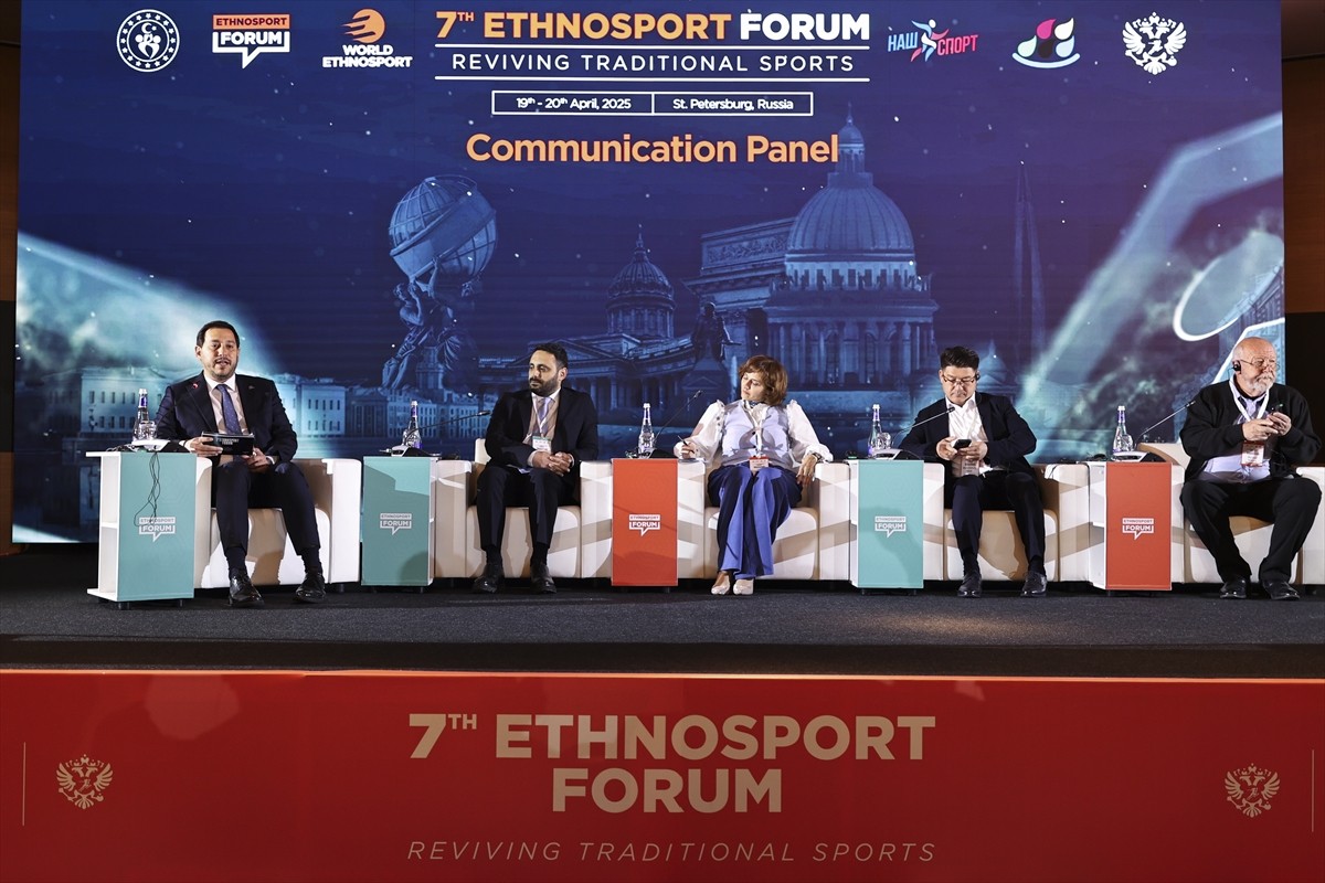 Rusya'nın St. Petersburg kentindeki 7. Etnospor Forumu'nda iletişim paneli düzenlendi. Anadolu...