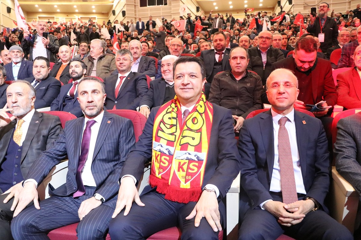 Saadet Partisi Genel Başkanı Mahmut Arıkan, partisince Erciyes Kültür Merkezinde düzenlenen...