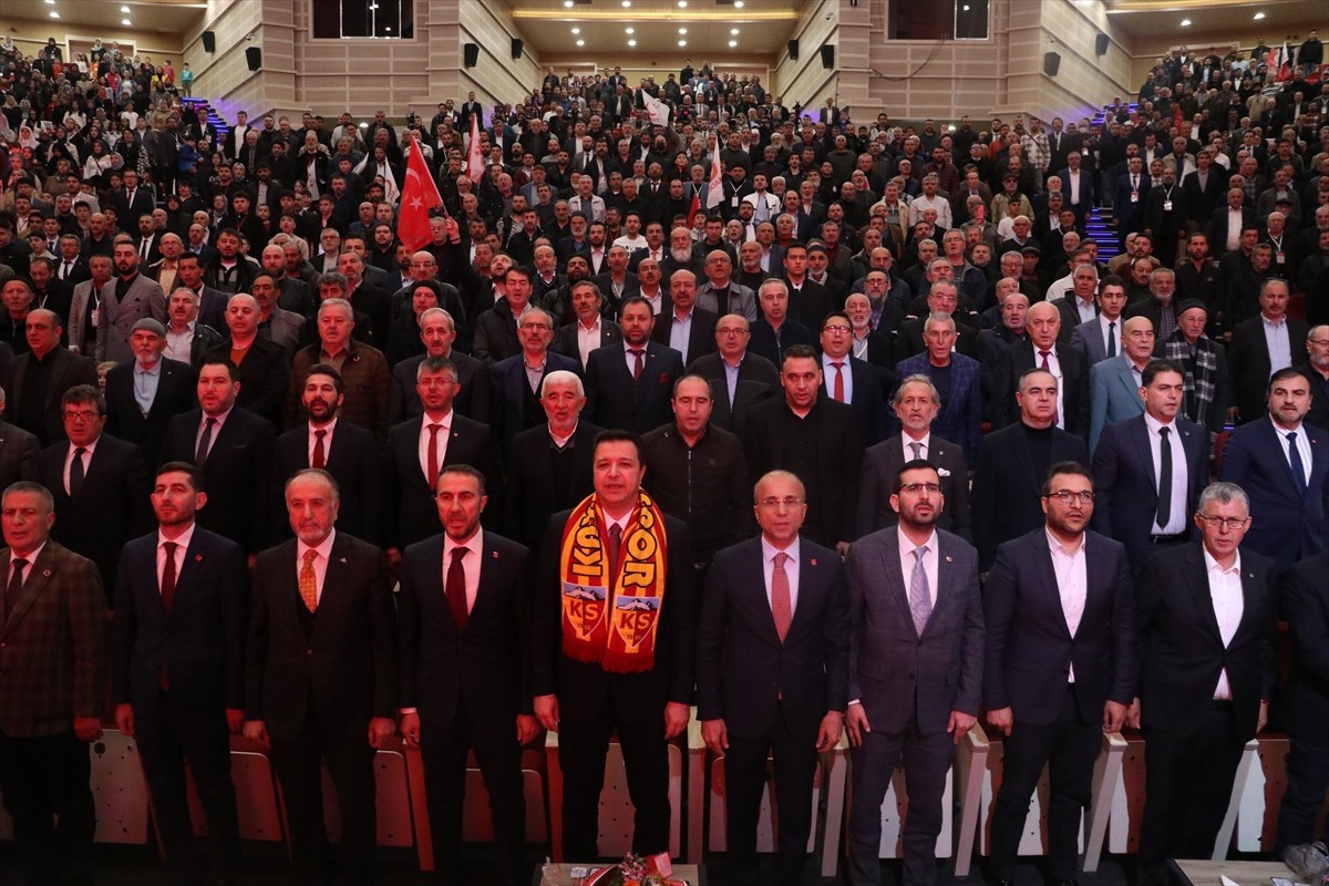 Saadet Partisi Genel Başkanı Mahmut Arıkan, partisince Erciyes Kültür Merkezinde düzenlenen...