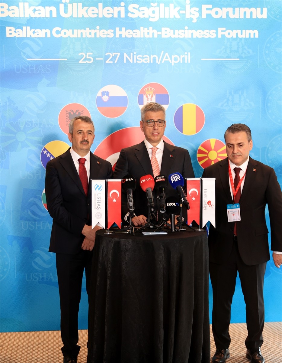 Sağlık Bakanı Kemal Memişoğlu, Balkan Sağlık İş Forumu'na katılmak için geldiği Edirne'de...