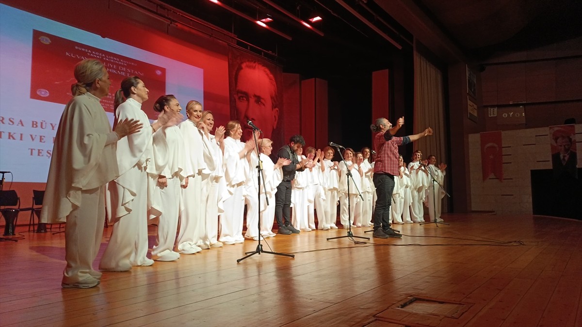 Şair ve yazar Nazım Hikmet Ran'ın yazdığı "Kuvayi Milliye Destanı" oyunu Bursa'da sanatseverlerle...