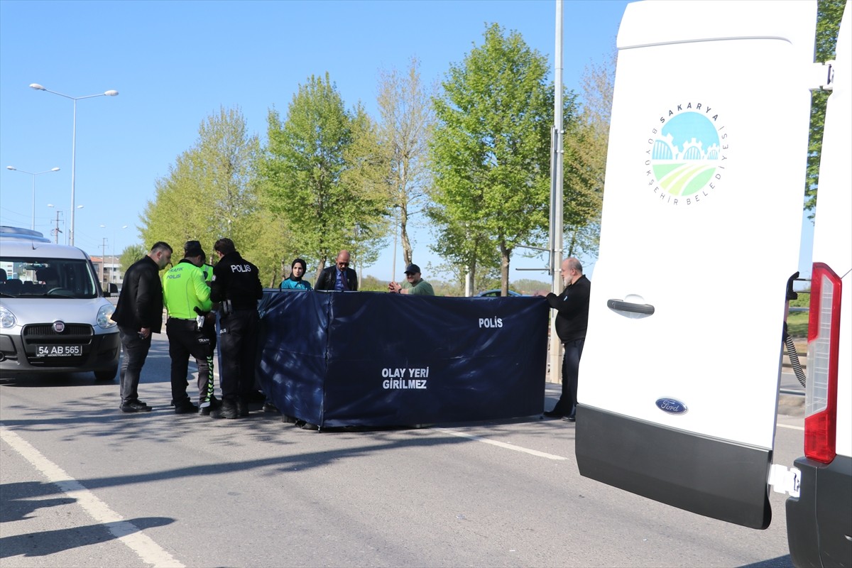 Sakarya'nın Adapazarı ilçesinde motosikletle çarpışan bisikletin sürücüsü hayatını kaybetti. Kaza...