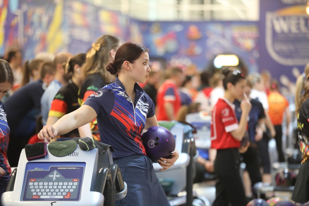 Samsun'da düzenlenen Gençler Avrupa Bowling Şampiyonası sürüyor. Bowling Akademi Salonu'nda...