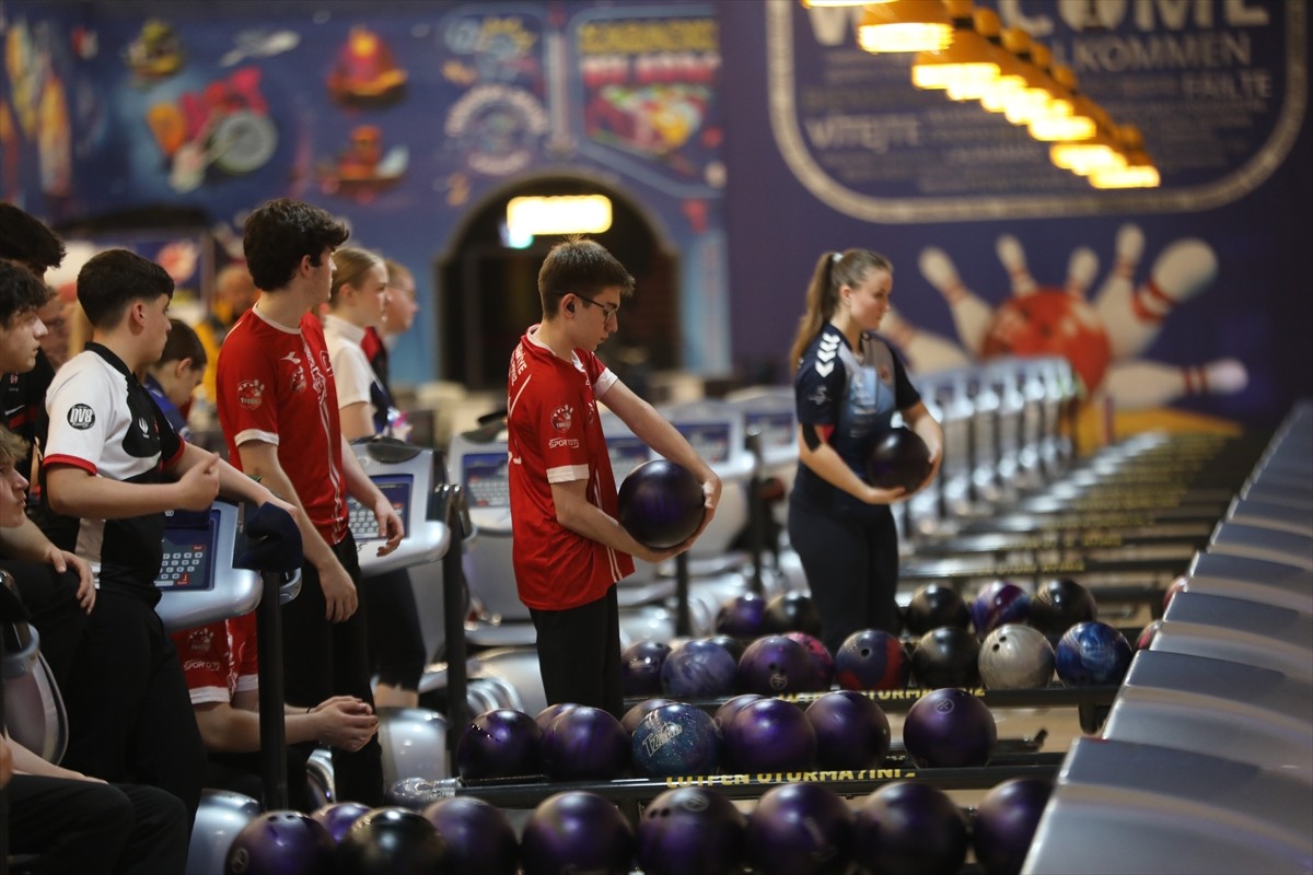 Samsun'da düzenlenen Gençler Avrupa Bowling Şampiyonası sürüyor. Organizasyonun yedinci gününde...